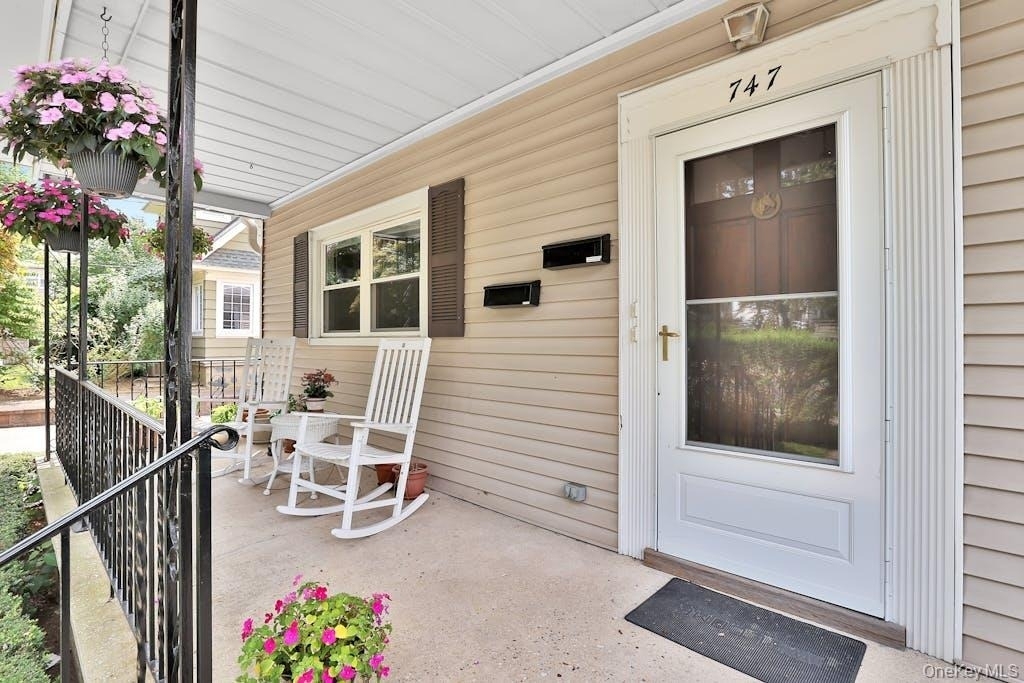 747 Pelhamdale Avenue - Photo 1