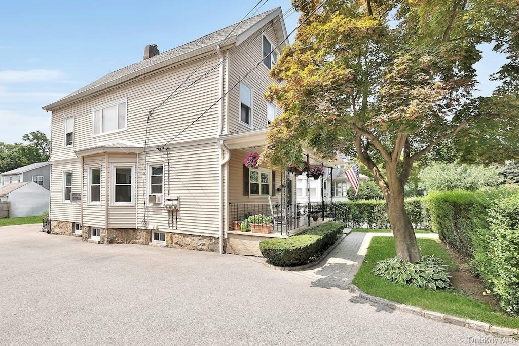 747 Pelhamdale Avenue - Photo 17