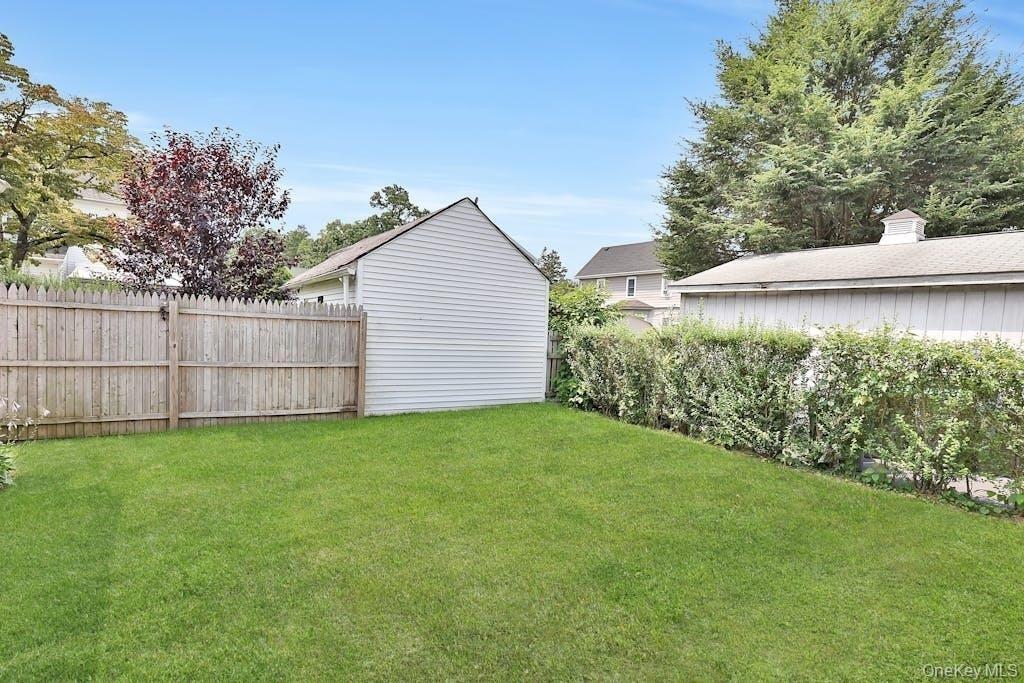747 Pelhamdale Avenue - Photo 19