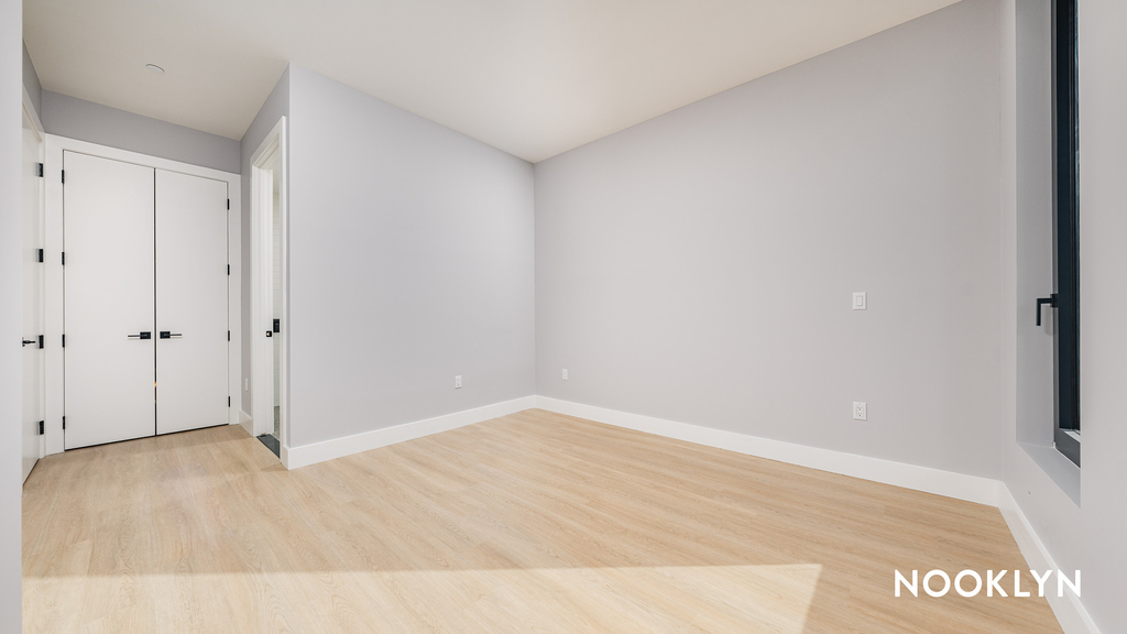 26-25 4th St - Photo 4