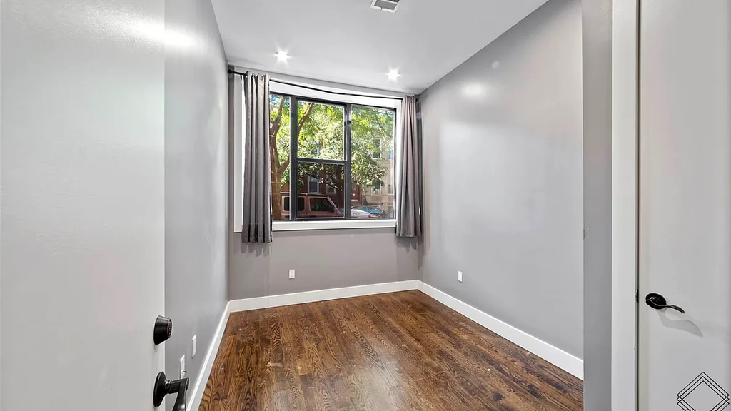60-15 Myrtle Ave - Photo 6