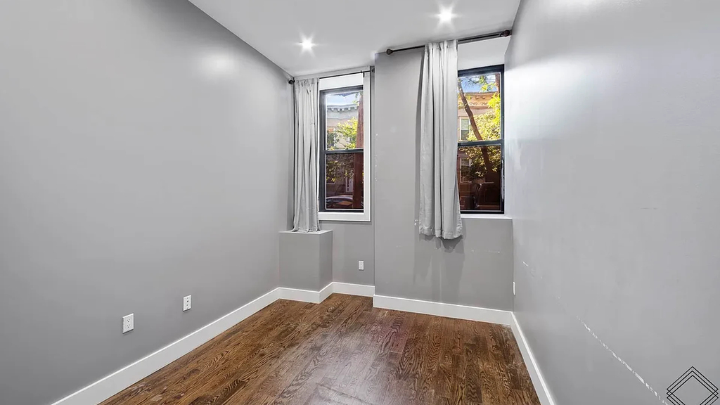 60-15 Myrtle Ave - Photo 15