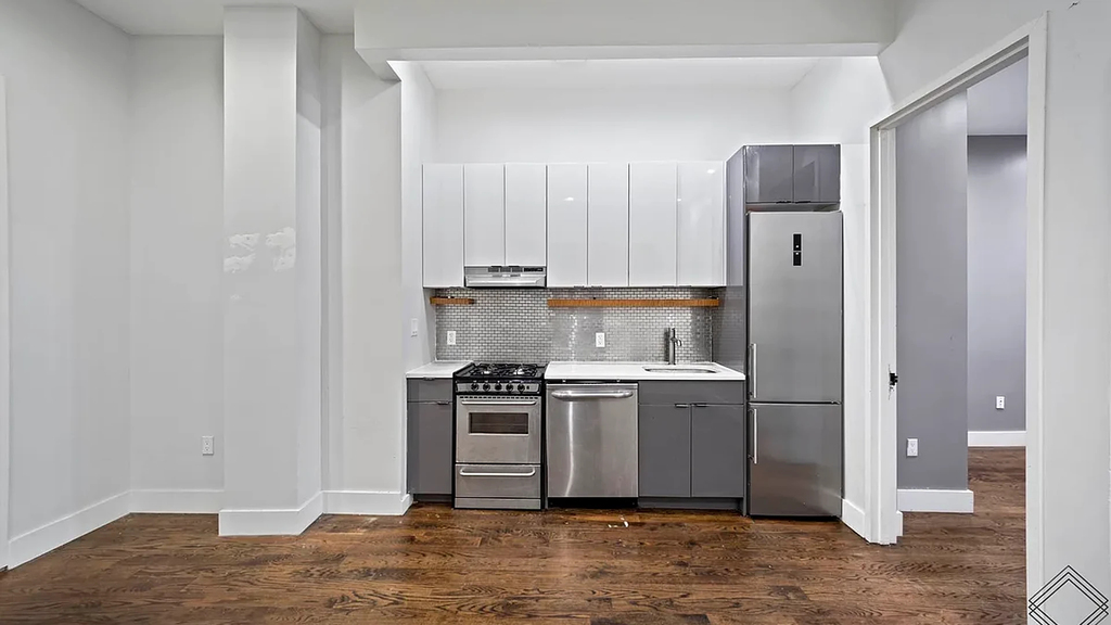 60-15 Myrtle Ave - Photo 0
