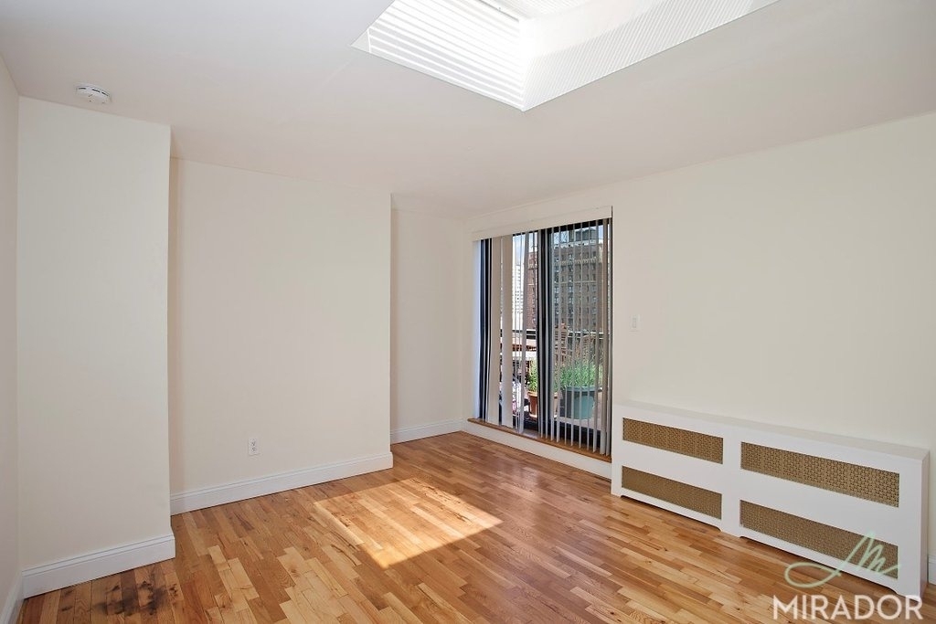 304 E 20th Street - Photo 3