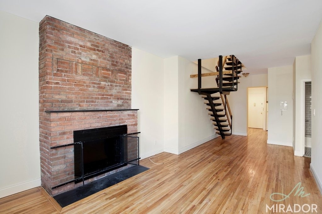 304 E 20th Street - Photo 2
