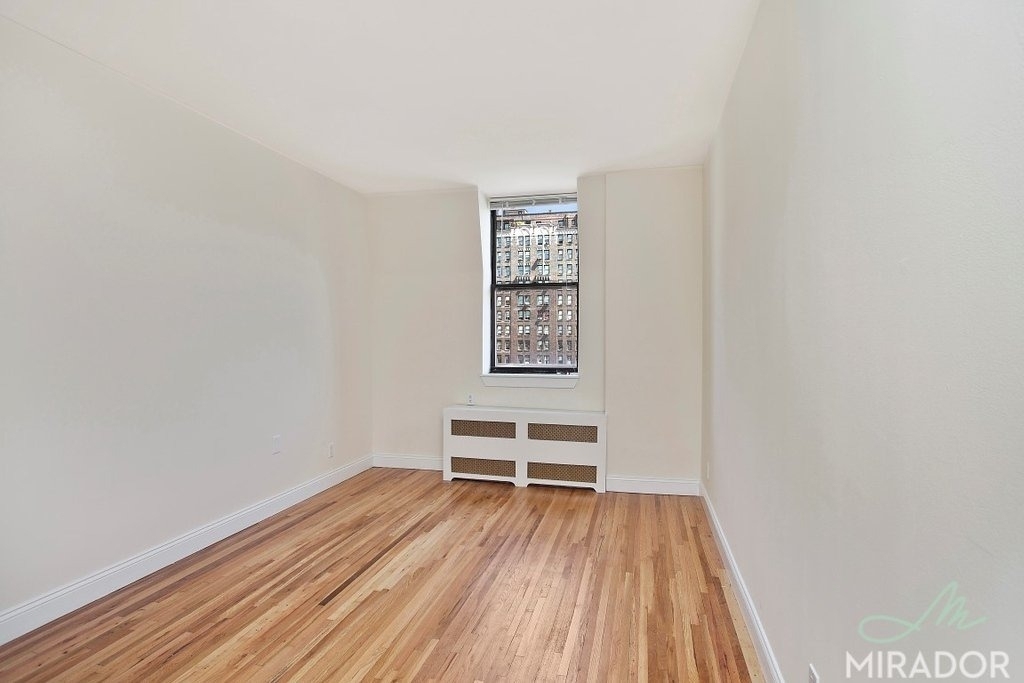 304 E 20th Street - Photo 4