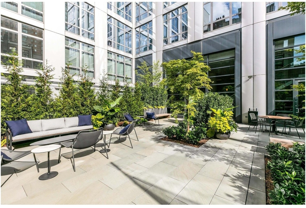 310 W 52nd Street - Photo 10