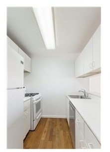 275 W 96th Street - Photo 2