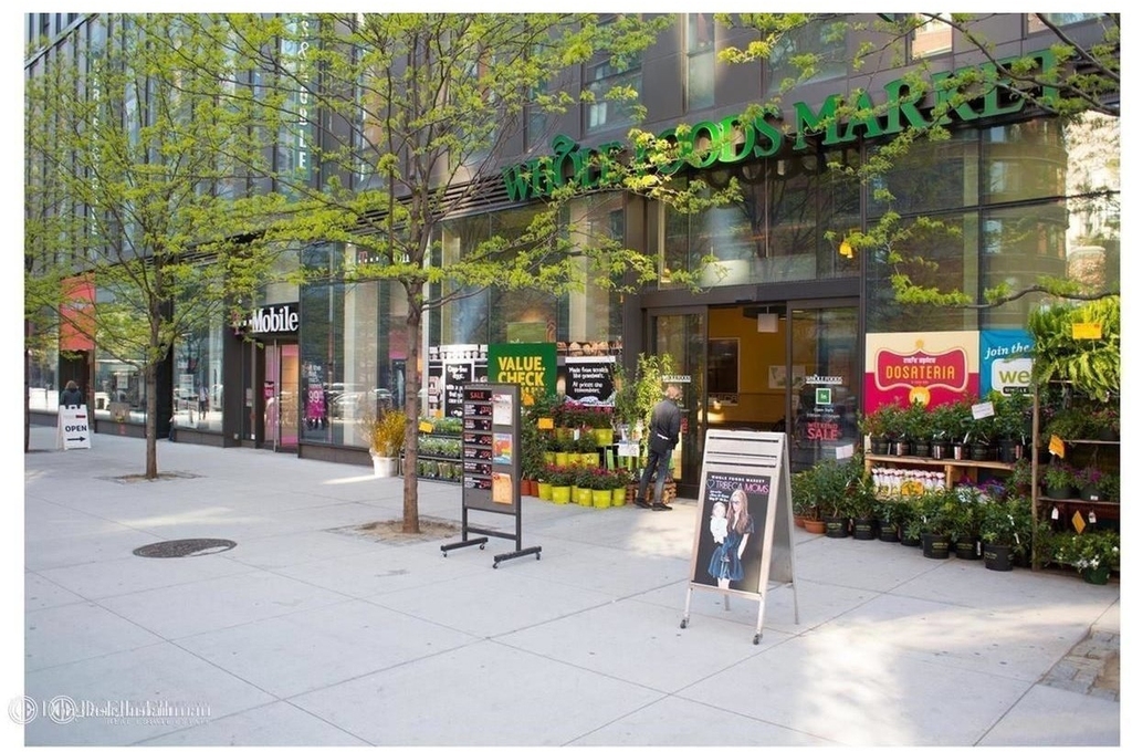 295 Greenwich Street - Photo 17