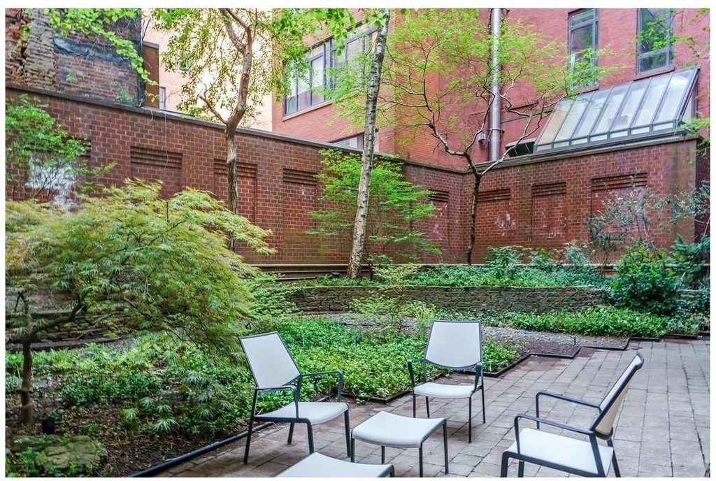 295 Greenwich Street - Photo 12