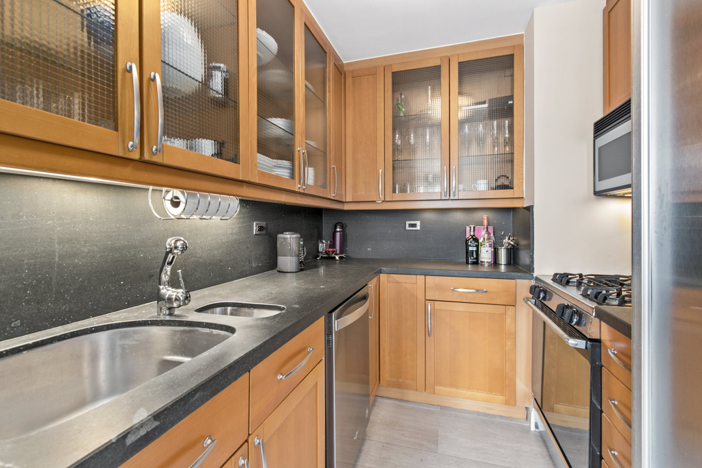 295 Greenwich Street - Photo 4