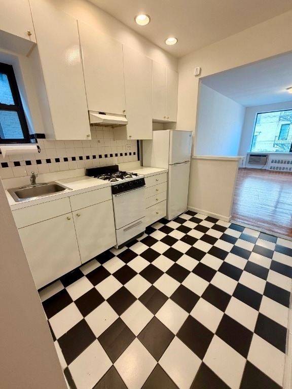 500.5 E 84th Street - Photo 10