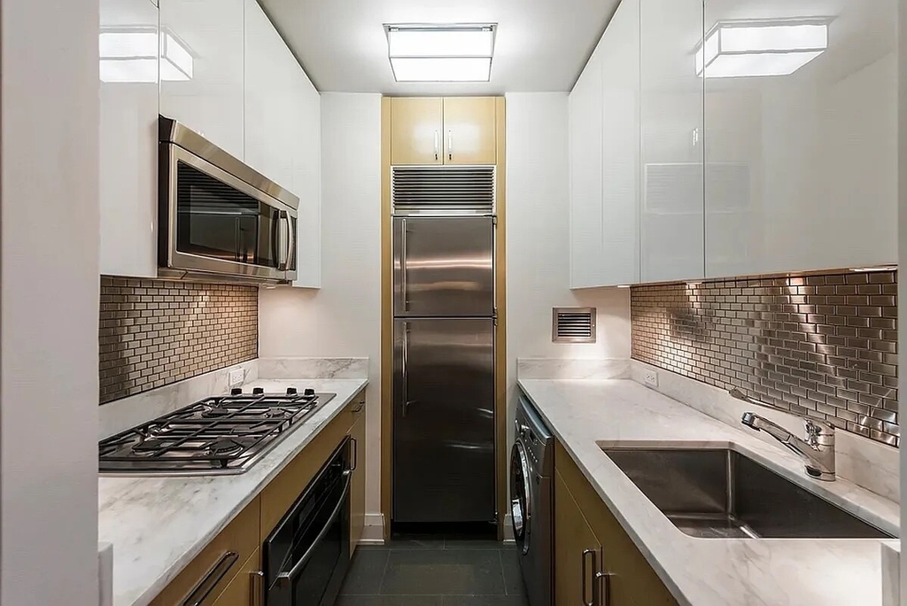 211 E 51st Street - Photo 1