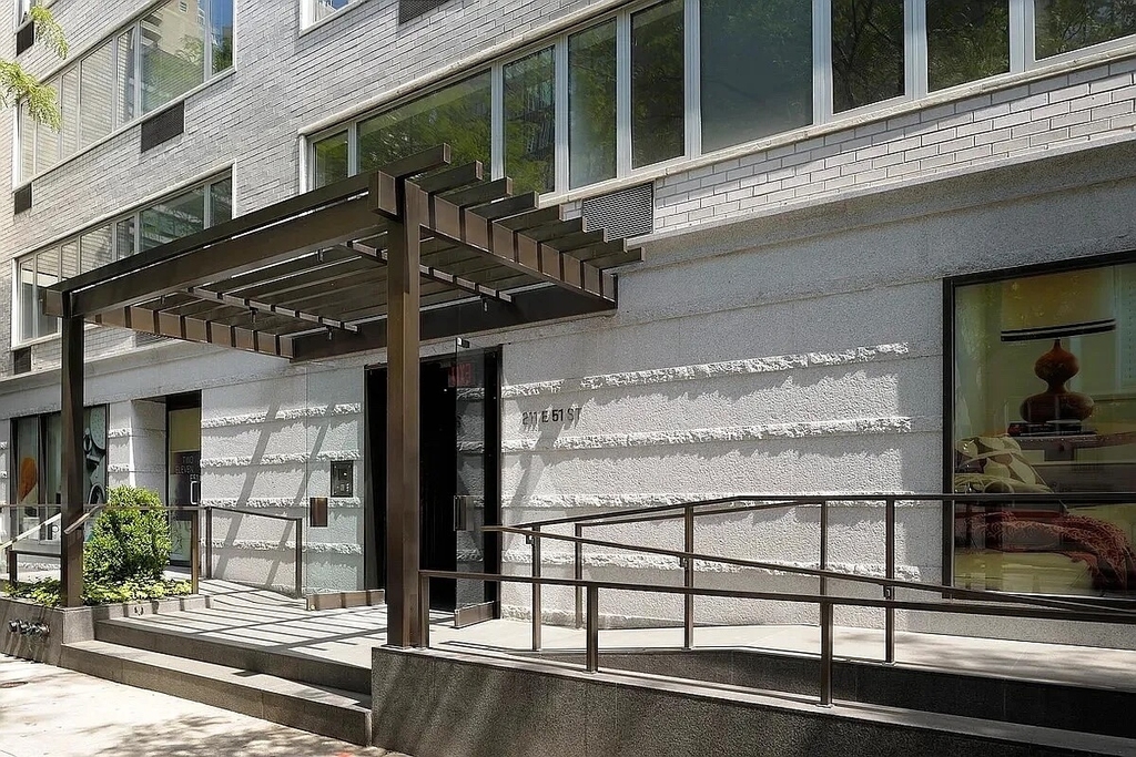 211 E 51st Street - Photo 7