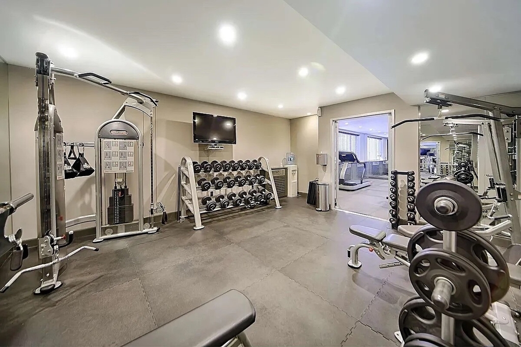 211 E 51st Street - Photo 5