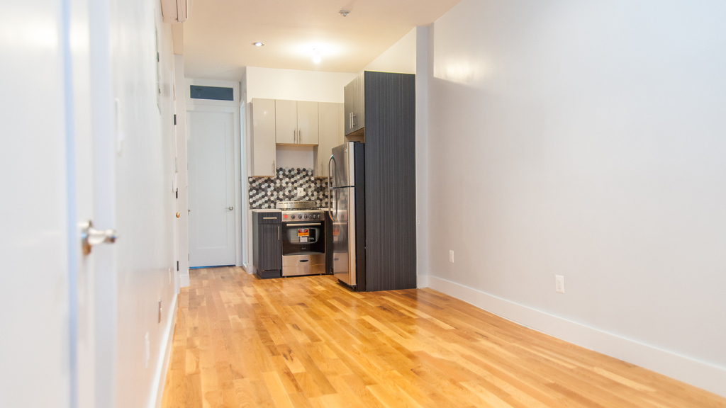 1128 Willoughby Ave - Photo 0
