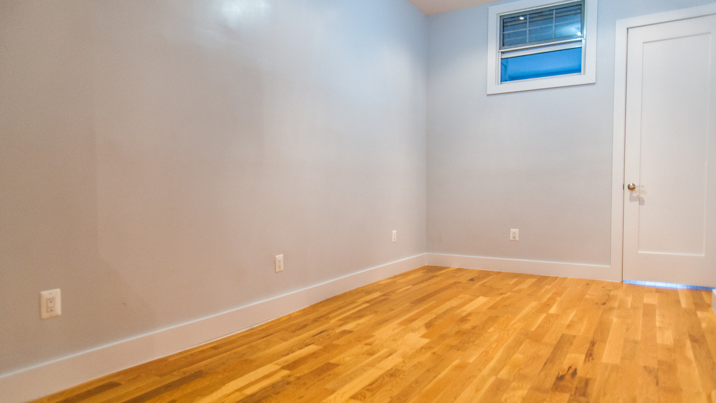 1128 Willoughby Ave - Photo 2