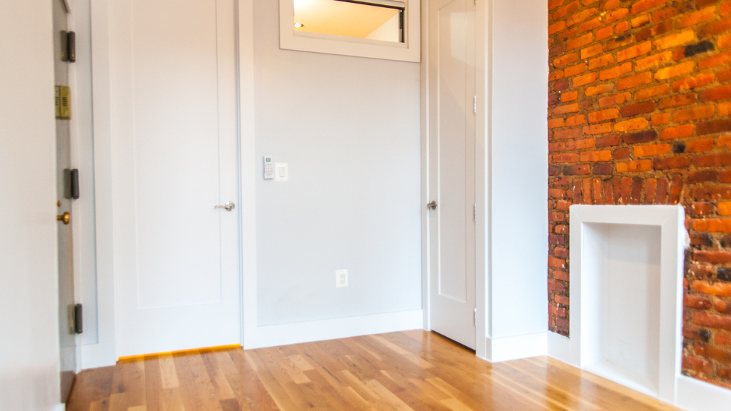 1128 Willoughby Ave - Photo 4