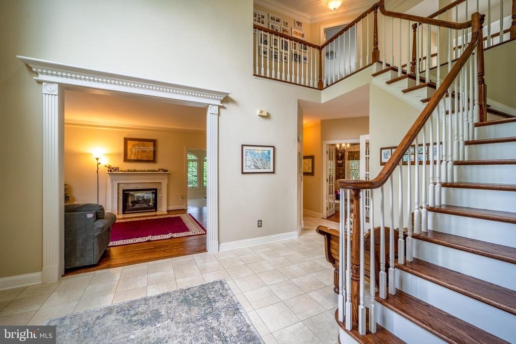 1115 Amanda Drive - Photo 2