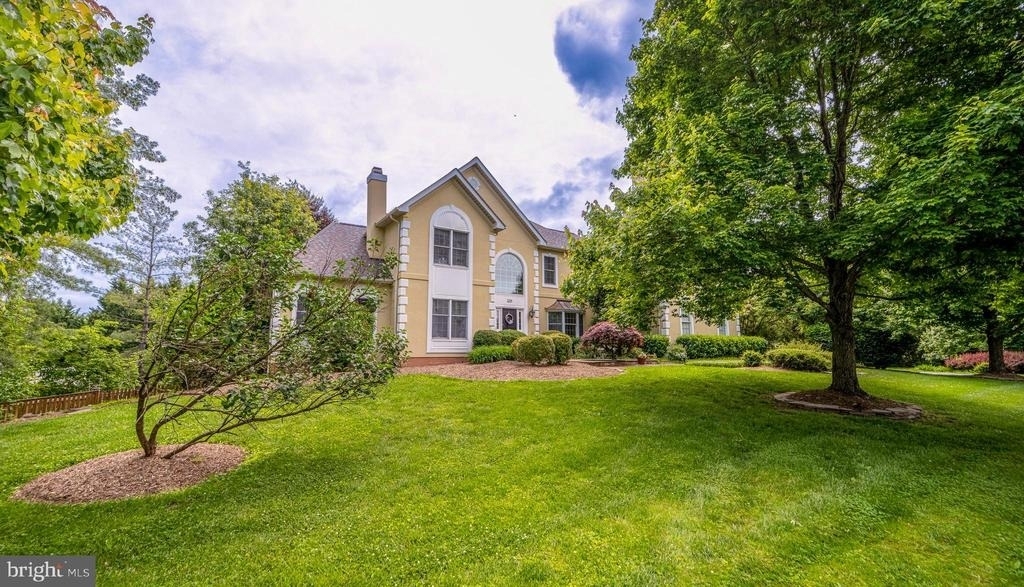 1115 Amanda Drive - Photo 0