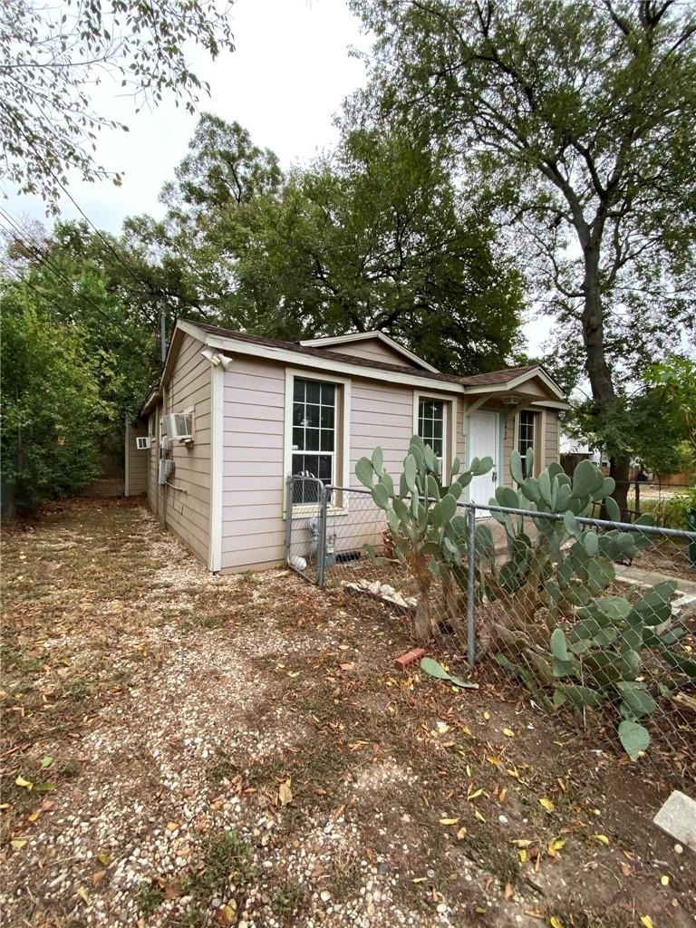 403 Pedernales St - Photo 1