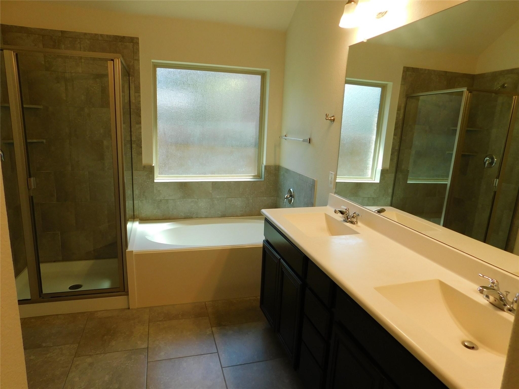 3636 Bainbridge St - Photo 3
