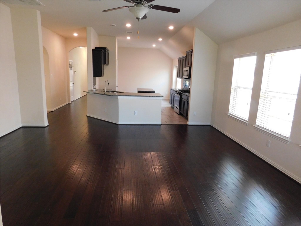 3636 Bainbridge St - Photo 4