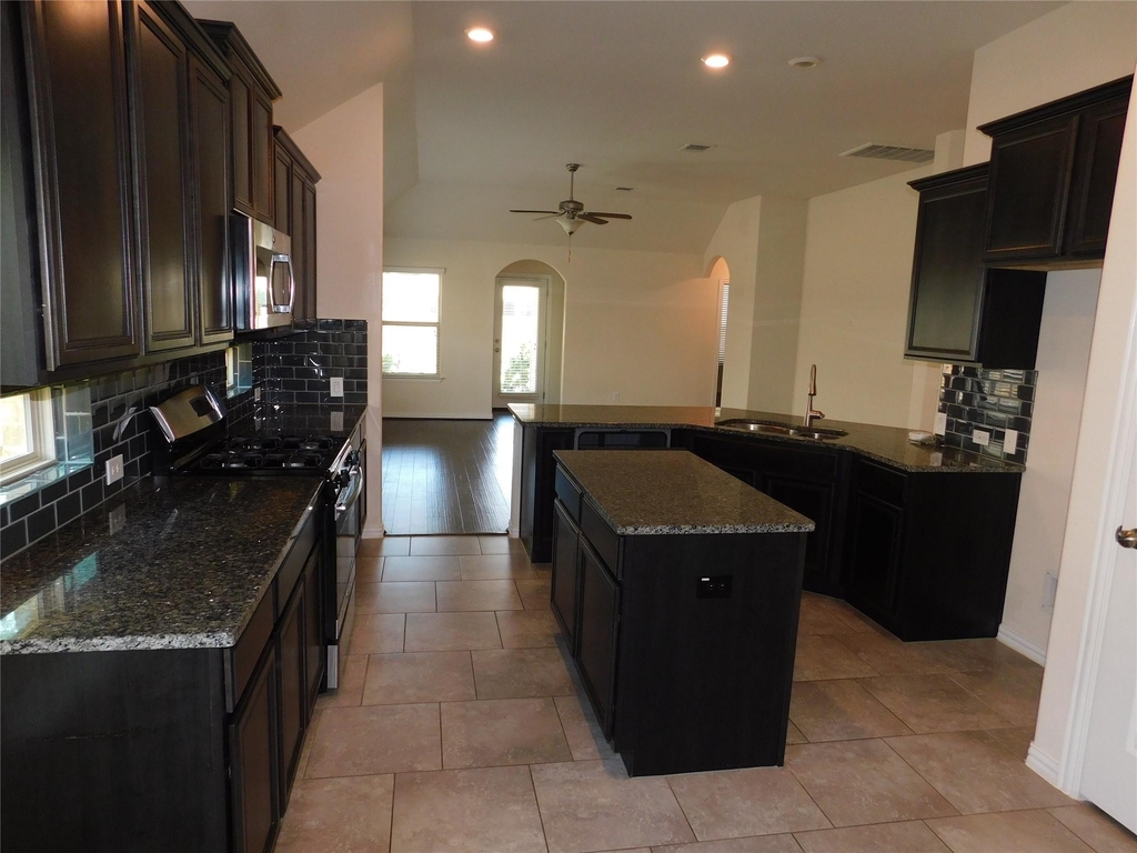 3636 Bainbridge St - Photo 6