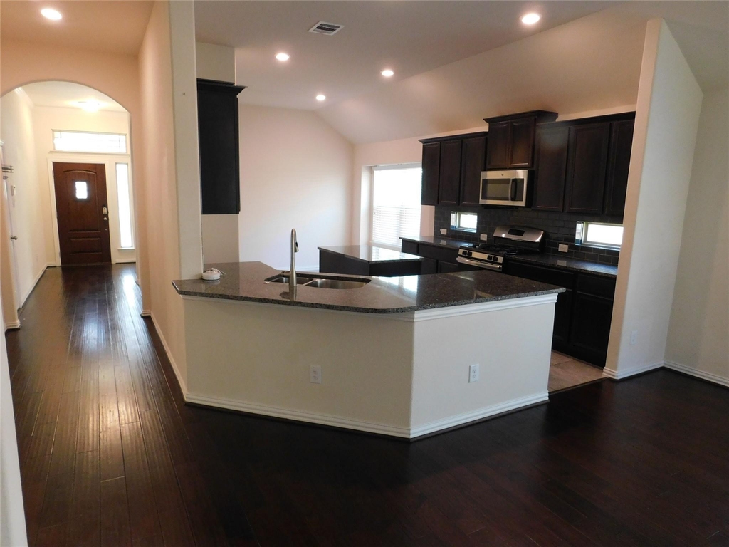 3636 Bainbridge St - Photo 2