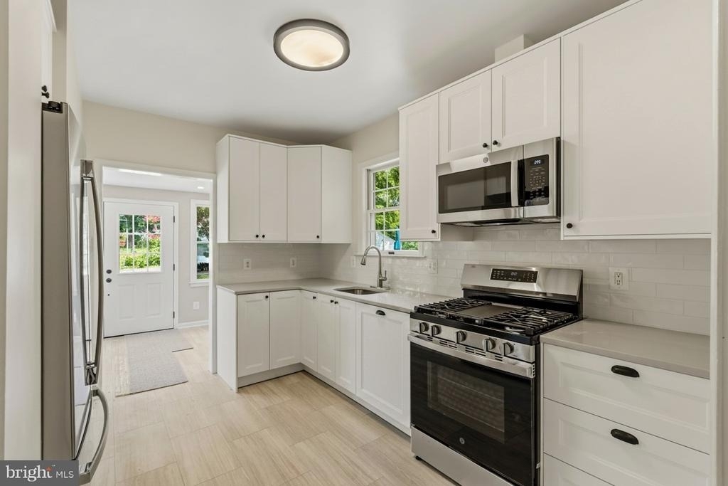 1801 S Glebe Road - Photo 5