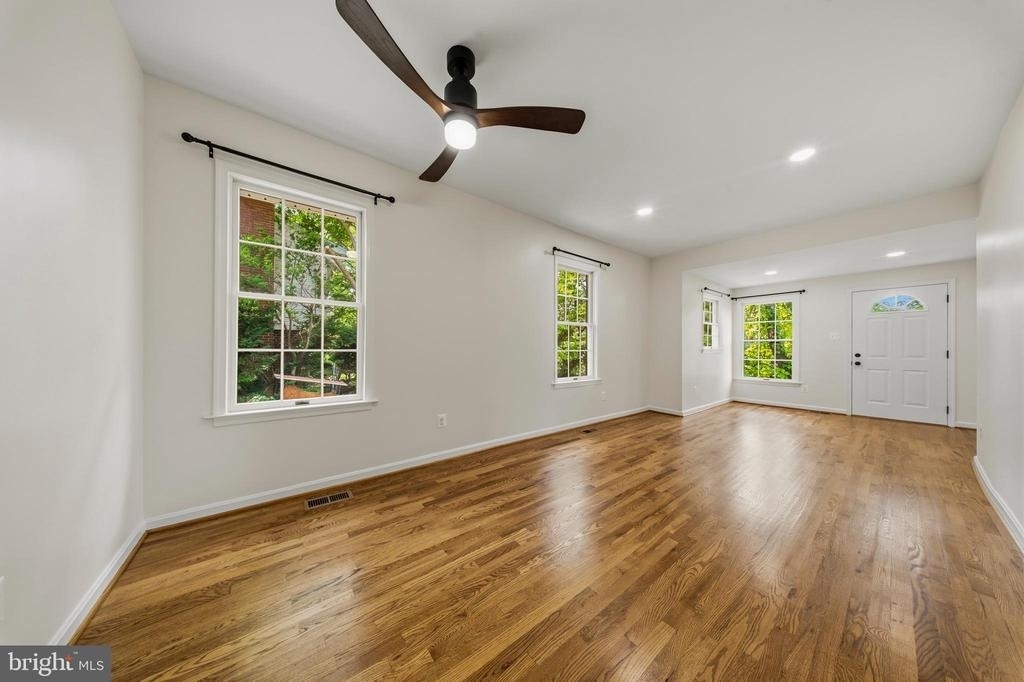 1801 S Glebe Road - Photo 8