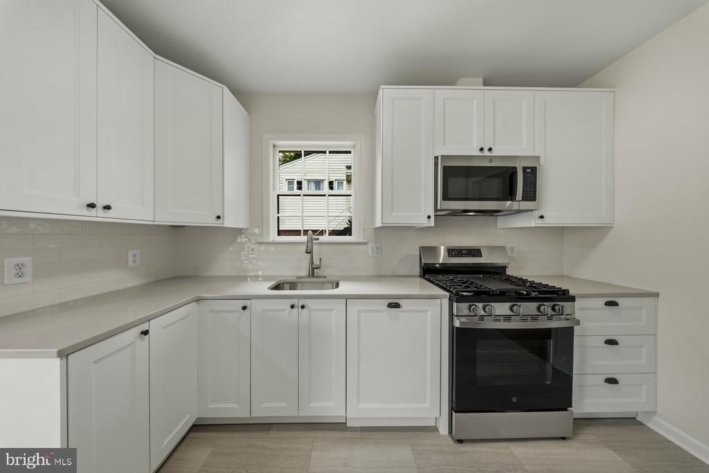 1801 S Glebe Road - Photo 4