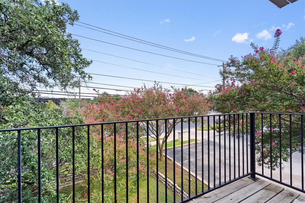 9226 Jollyville Rd - Photo 3
