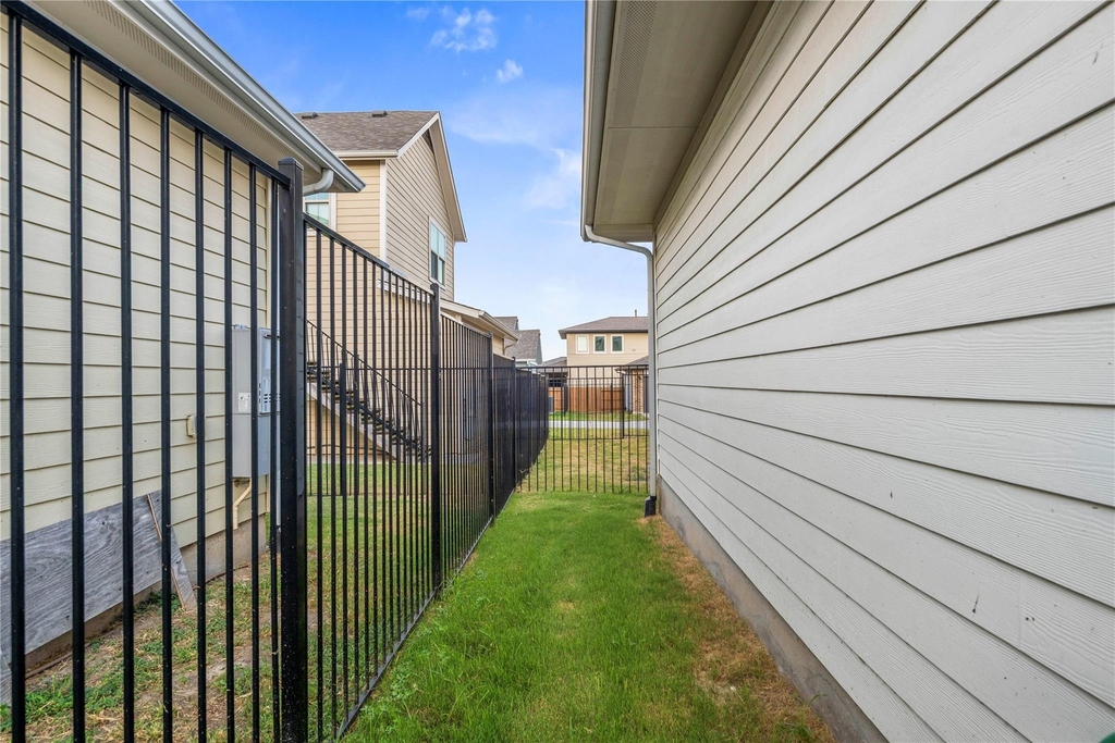 8011 Orizzonte St - Photo 24