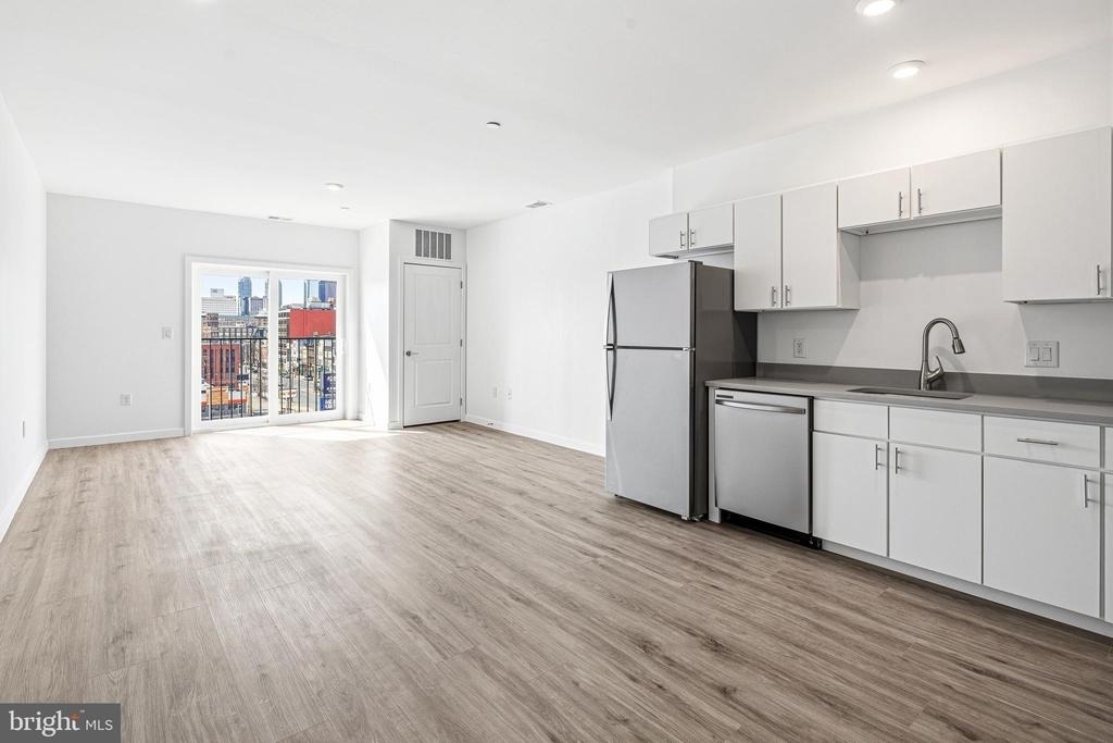 915 N Broad Street - Photo 2