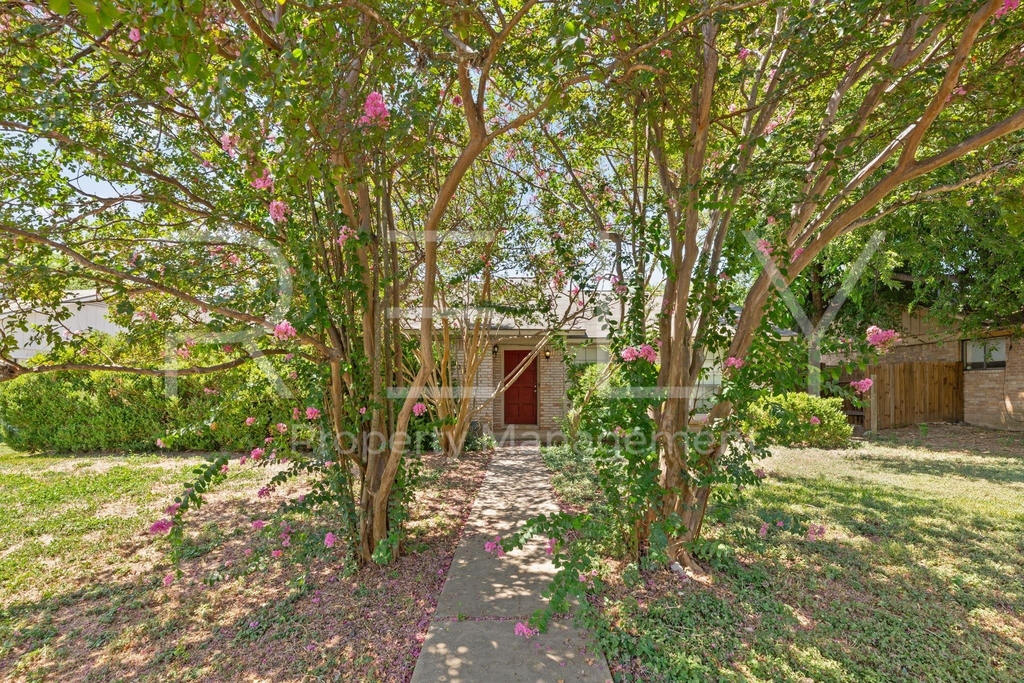 205 W William Cannon Dr - Photo 0