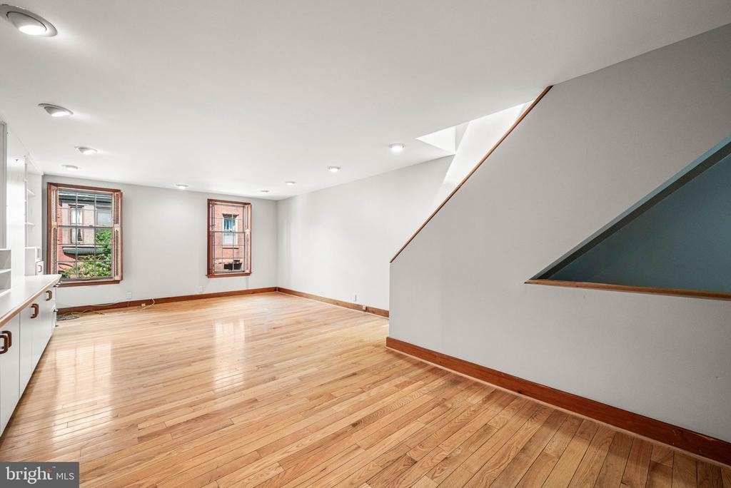 241 S 23rd Street - Photo 4