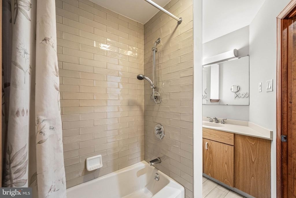 241 S 23rd Street - Photo 6