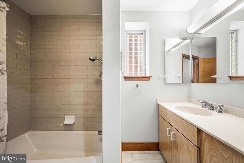 241 S 23rd Street - Photo 5