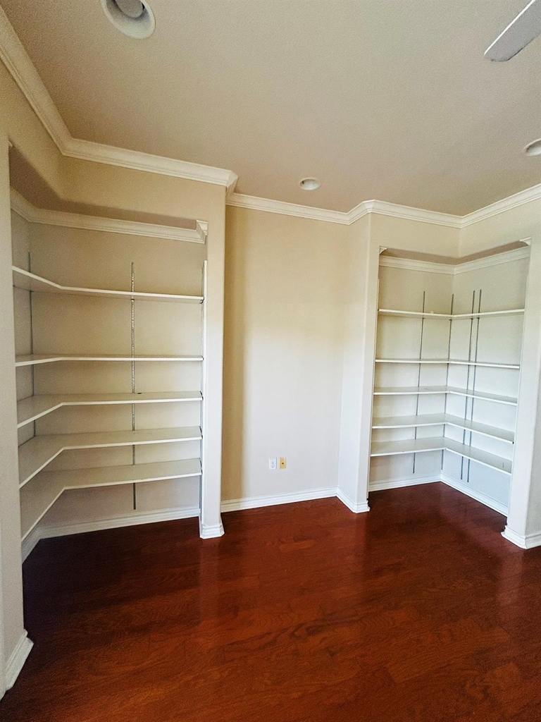 305 E 31 St - Photo 13