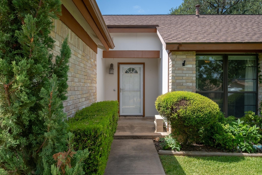 11826 Carshalton Dr - Photo 3