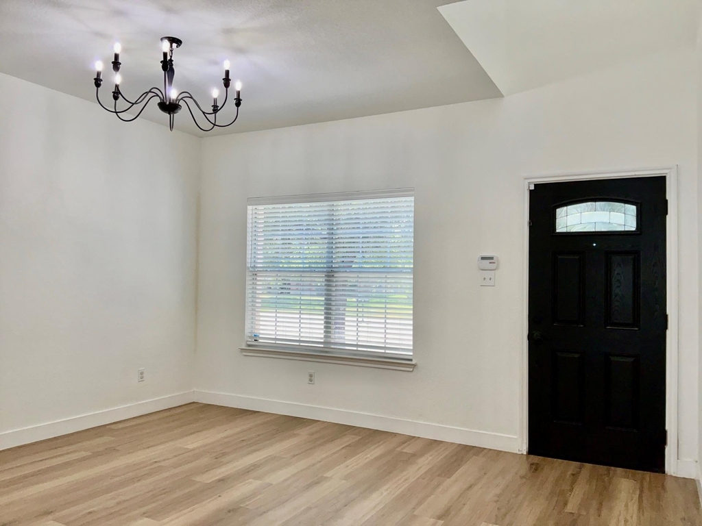 1405 Summercrest Blvd - Photo 10