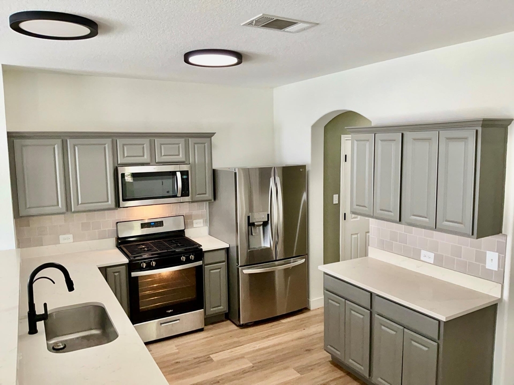1405 Summercrest Blvd - Photo 5