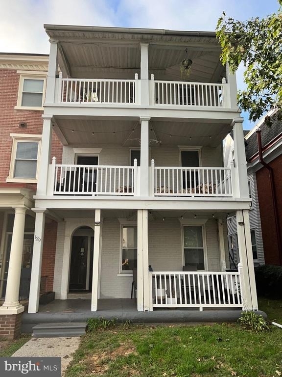129 W Miner Street - Photo 1
