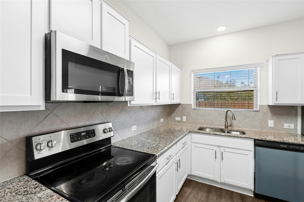 513 Circle Way - Photo 13