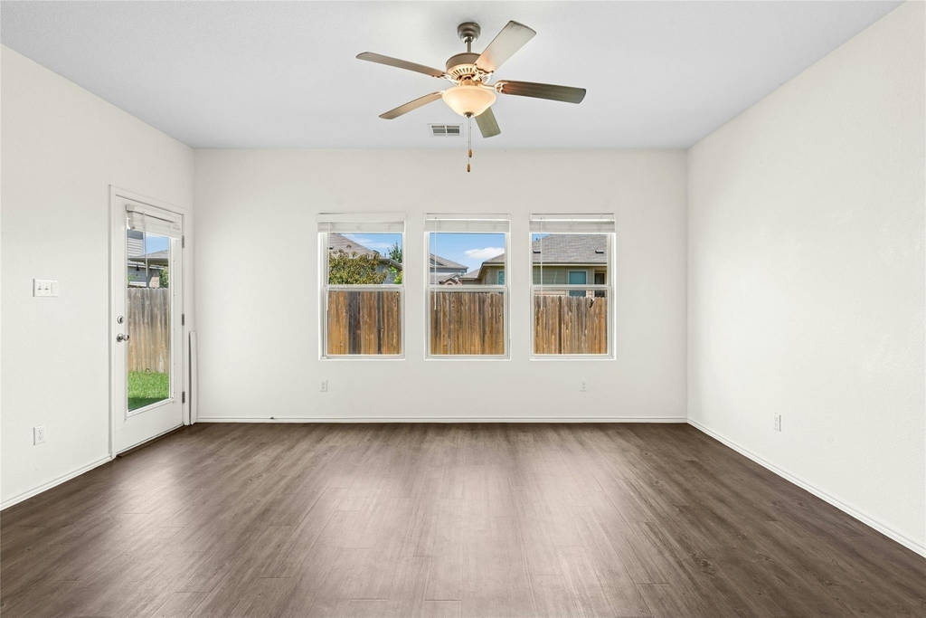 513 Circle Way - Photo 4