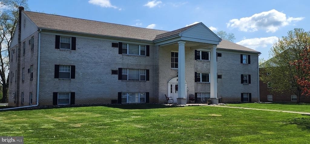 804 Vaughn Road - Photo 0