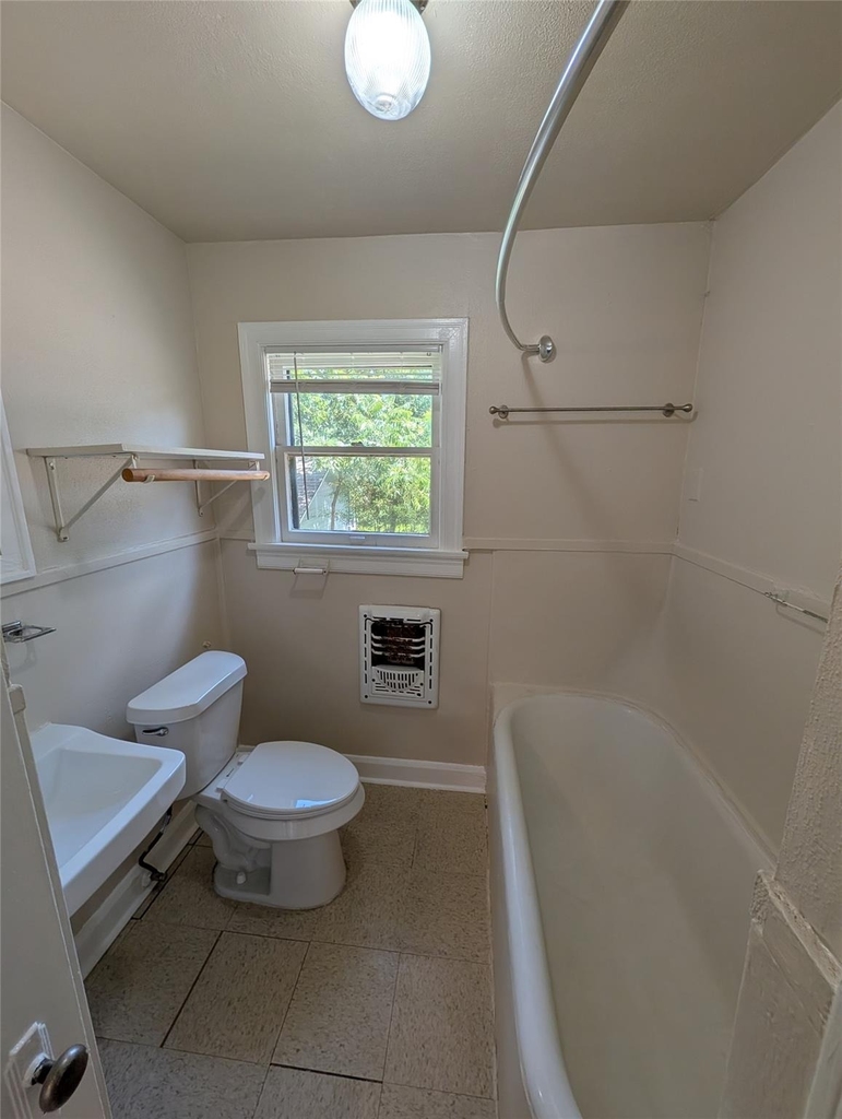304 E 42nd St - Photo 17