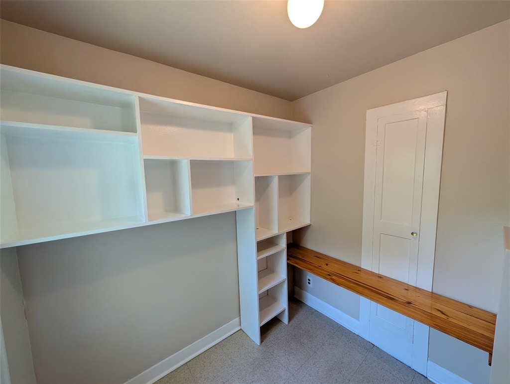 304 E 42nd St - Photo 9