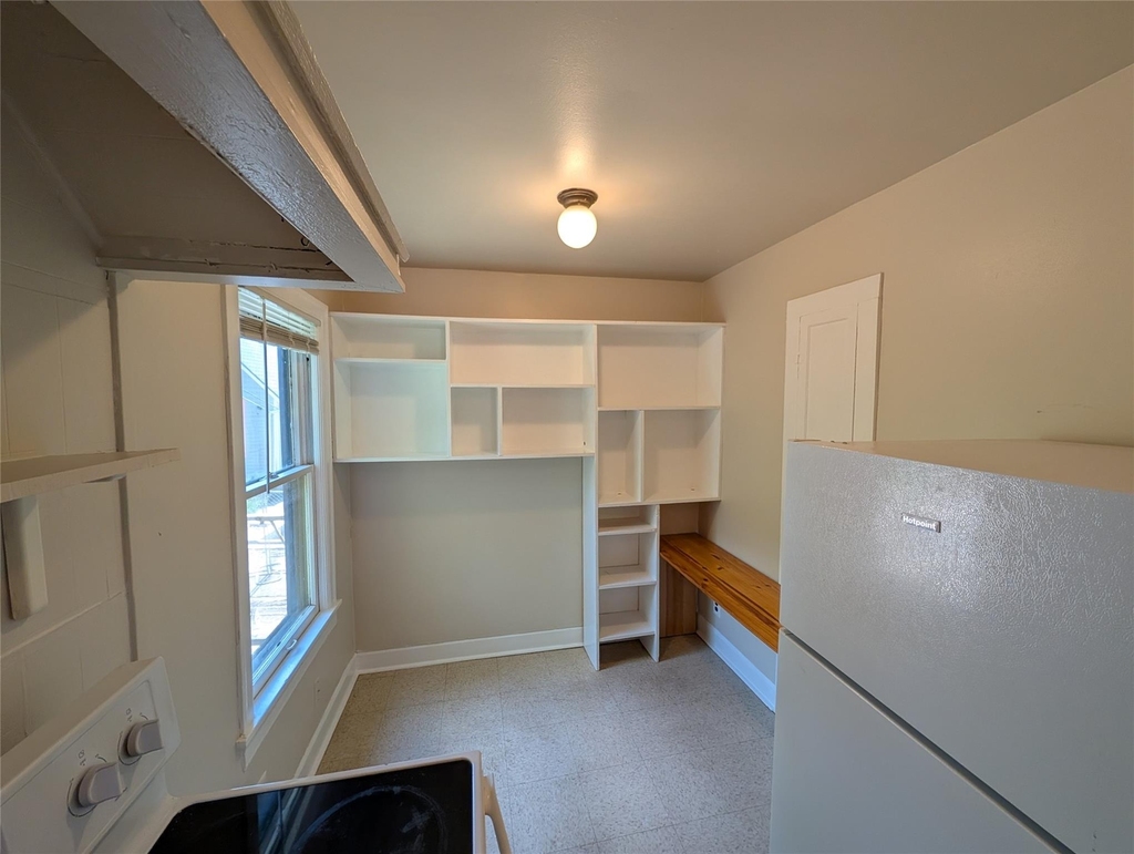 304 E 42nd St - Photo 10